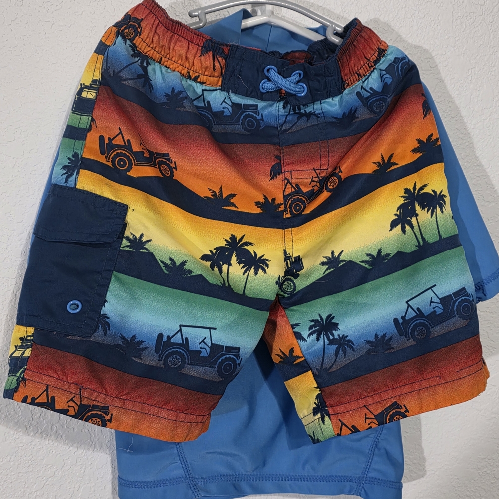 UVSkinz SPF 50+ Kids Size 5 Swim Rashguard, swim Shorts, & Reversible Hat - Picture 6 of 10